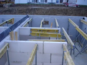 Beginn des Kellerrohbaus